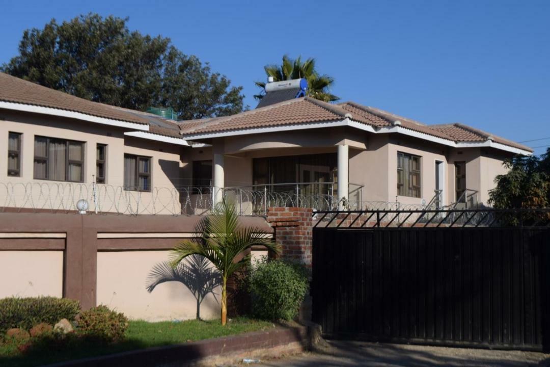 Villa Prince Harare Luaran gambar